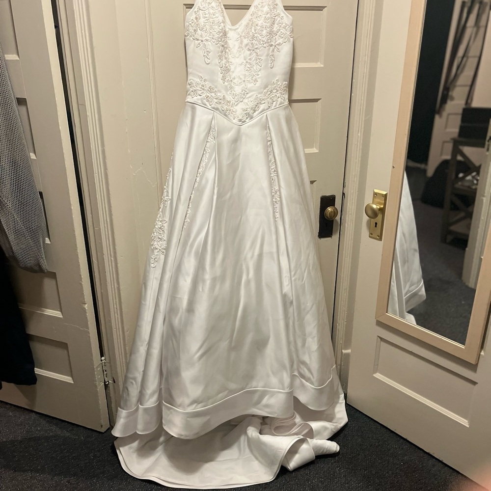 Ivory Lace Bridal Gown